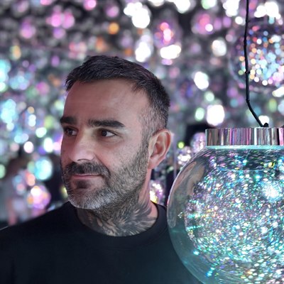 Julien Jimenez, consultant SEO, portrait en petit format pour la section contact